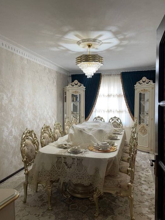 Продается 3в4-комнатная квартира, ул. Камолон, напротив Олий Мажлис