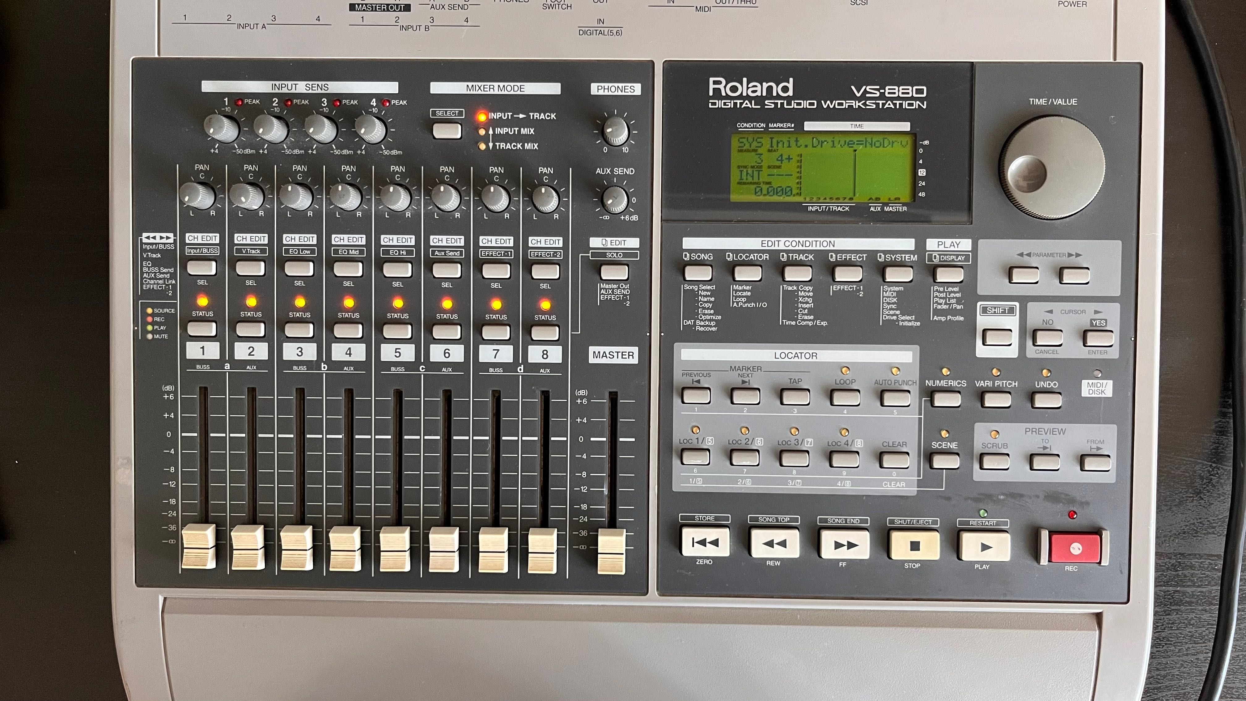 Mixer Roland VS-880