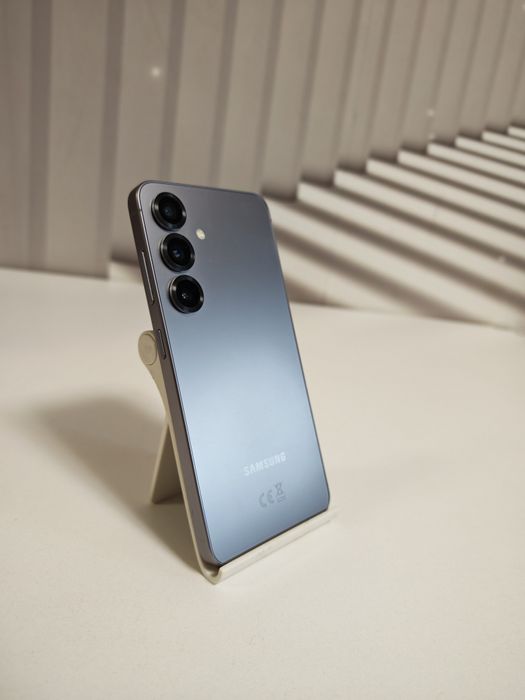 Vând sau schimb Samsung S25 SilverGrey Ca Nou totul original