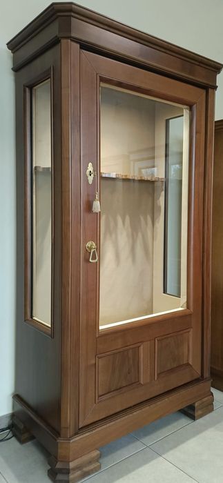 Dulap 15 arme cu vitrina, invelit in lemn masiv, Prestige