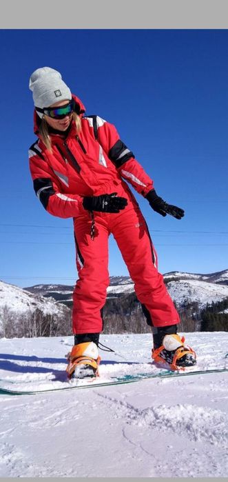 Спортивный комбинезон для сноуборда и лыж