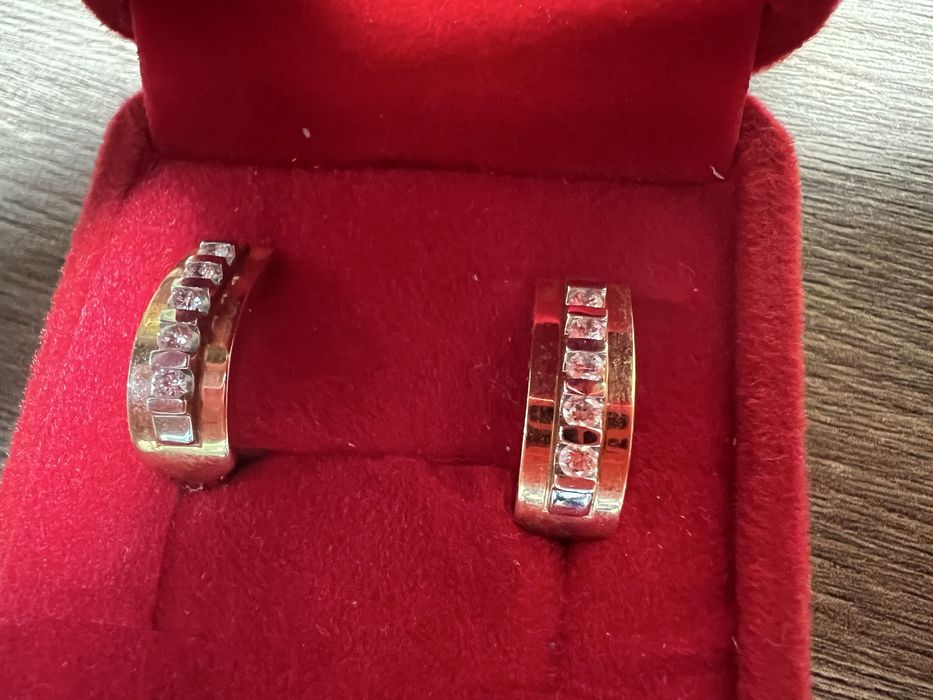 Продам серьги с бриллиантами