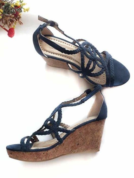 Sandale cu platformă