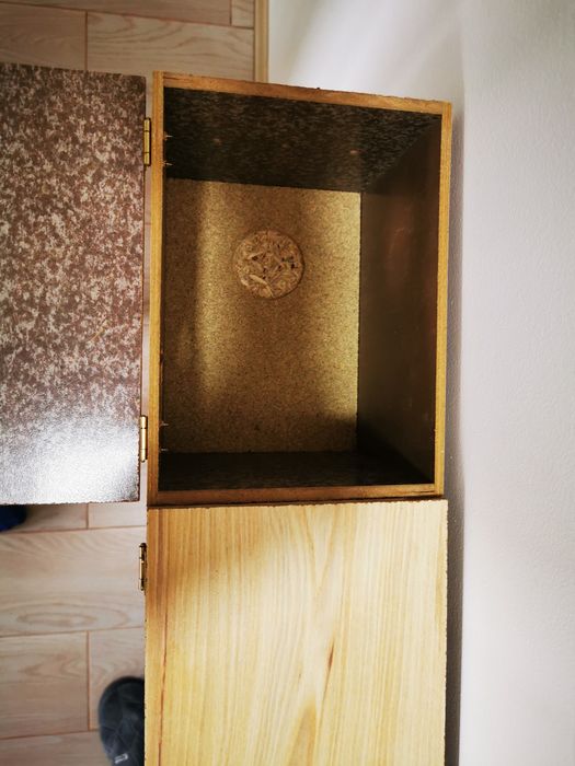 Vând cuiburi pentru papagali