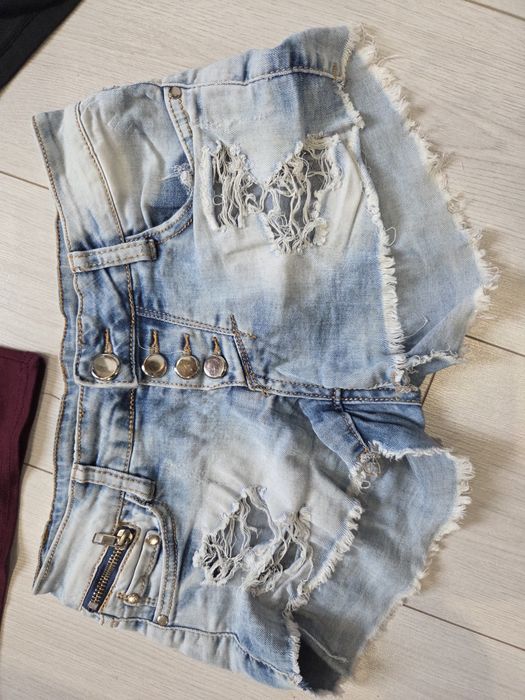 Лот къси гащи с потник и горнище