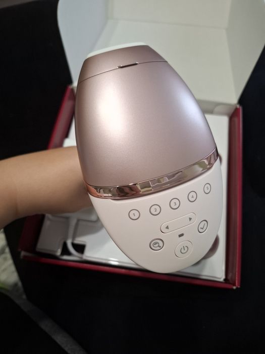 Фотоепилатор Philips Lumea 9900