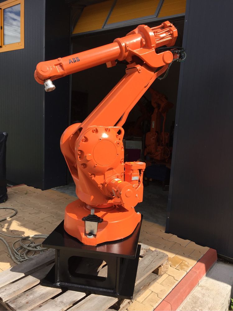 Индустриален робот - роботизирана ръка ABB, Fanuc, Kawasaki