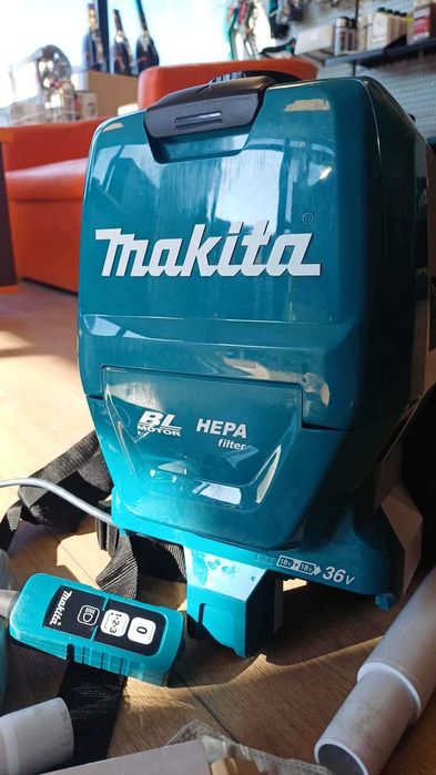 RESIGILAT - Aspirator Makita DVC261Z tip rucsac