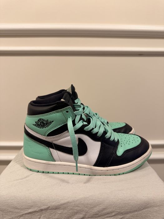 Jordan 1 High OG “Glow Green”