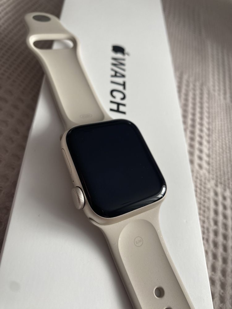 Apple Watch SE 2 Gen (2022) 40 мм starlight-бежевый