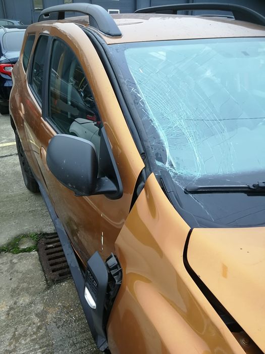 Vand Dacia Duster 2021, 4x4, HMAD 1.5 L Diesel, 85 kW, 116 CP, avariat