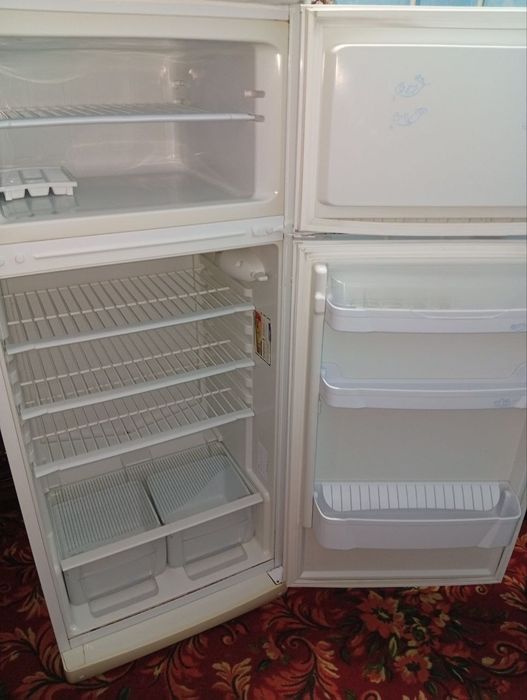 Холодильник Indesit