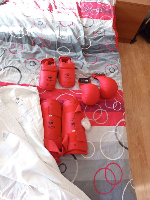 Кимоно Adidas  със всичко на снимката