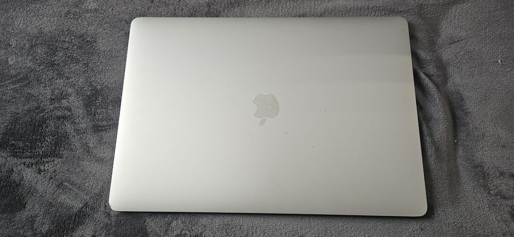 Vand Macbook Pro 2018 i7 Intel 16GB Ram