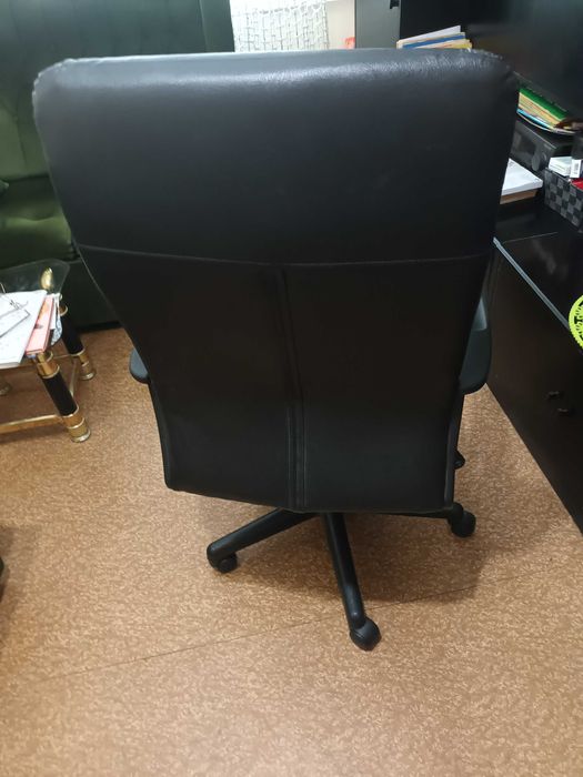 офис стол на колелца