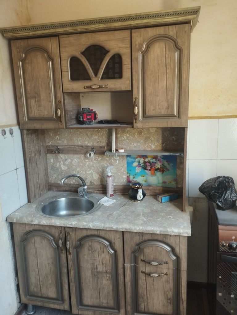 Продам кухонный дешёва