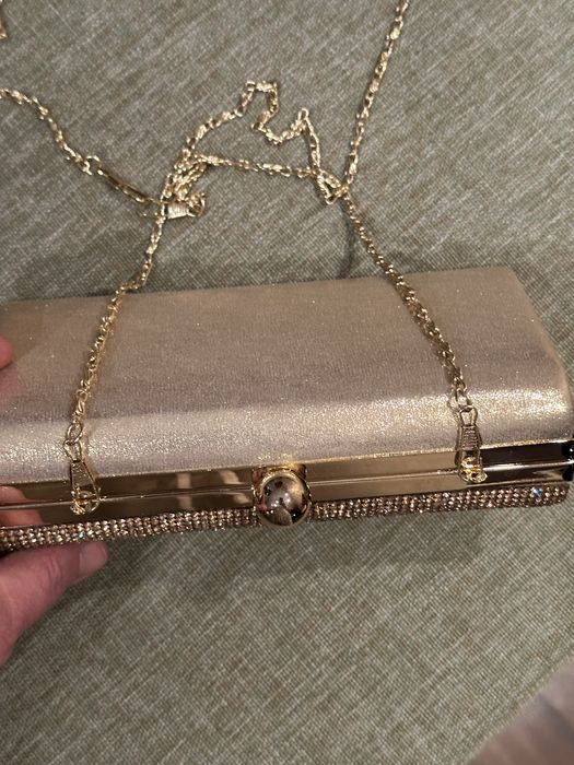 Клатч золотистый со стразами