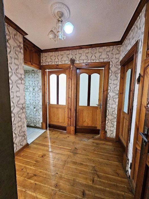 Арендага 3 хона 3 этаж Микрорайонда жойлашган Оилага.Агентство