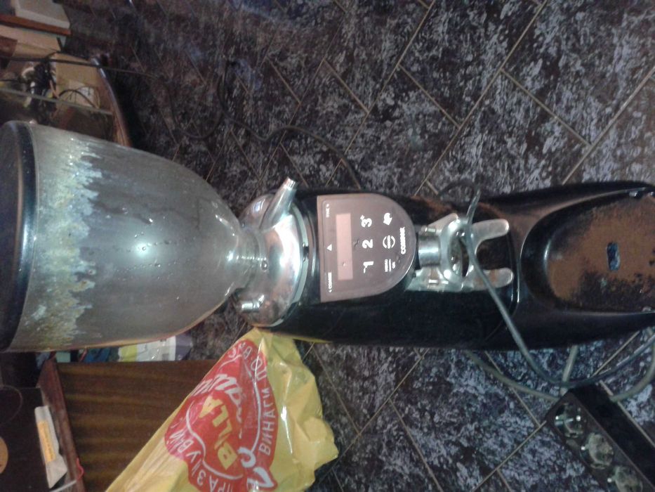 кафе мелачка.машина,тримери за подстригване филипс лот,хладилник