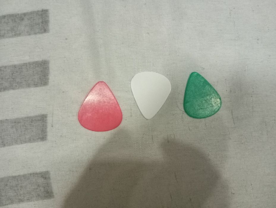 Akustik Gitara sotiladi +4 sovg'a