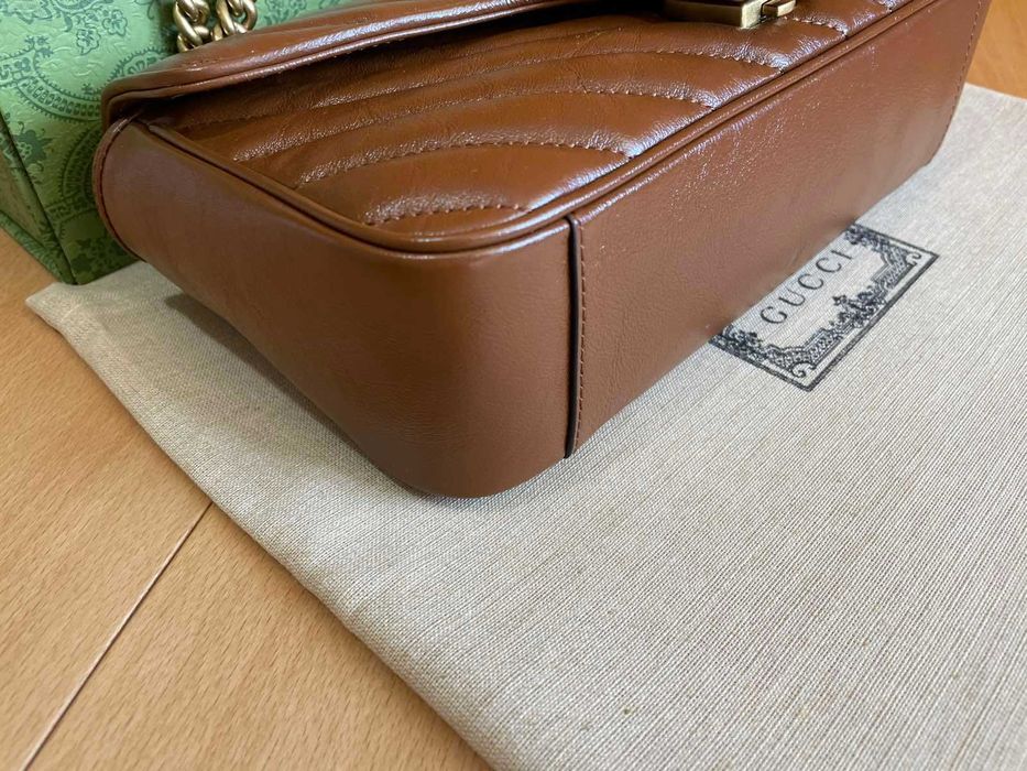 Geanta Gucci din piele naturala maro Gucci Marmont, maner si lant