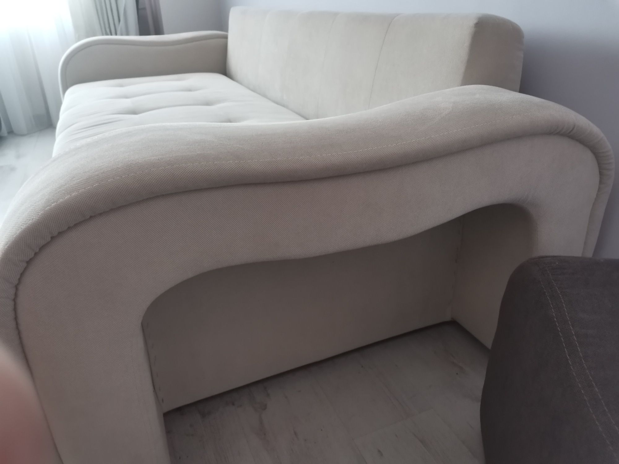 Canapea 3 locuri cu tabureti si perne
