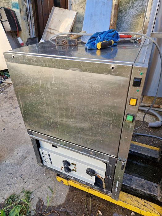 Mașina spălat vase cu capota, ciclu scurt, inox, la 380v