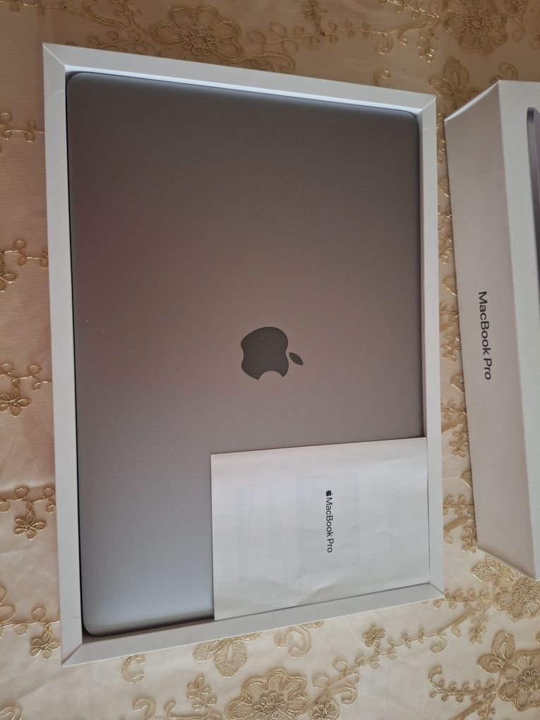 MacBook Pro Sotiladi
