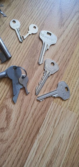Ключи   разные, металлические