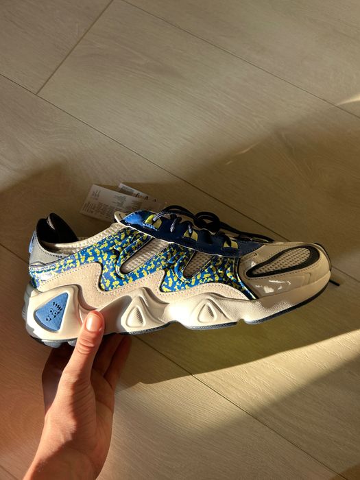 Vând adidasi adidas noi