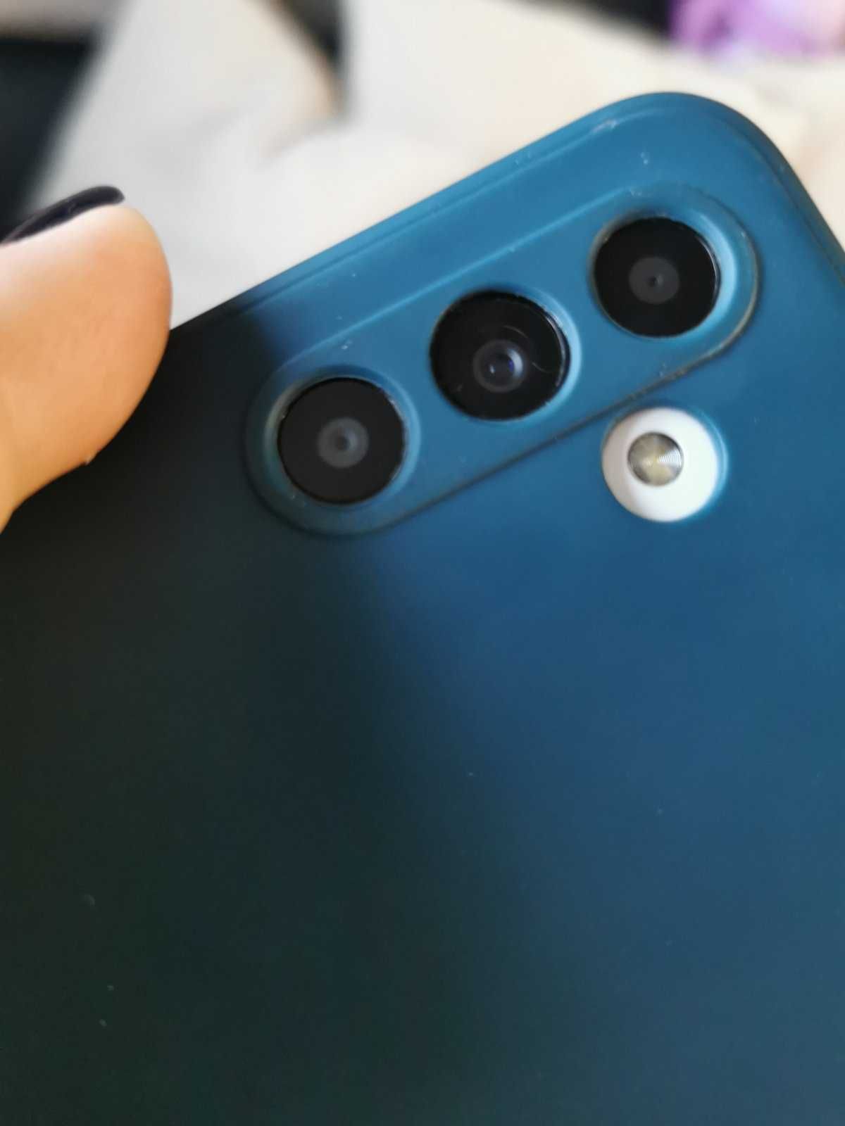 Почти НОВ телефон, Samsung A13, с два калъфа и стъкло