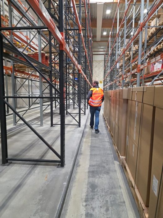 Rafturi metalice industriale pentru depozitare