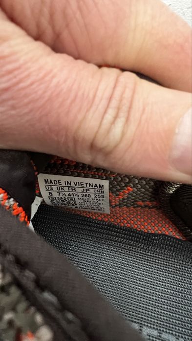Adidas yezzy 350 v2 carbon beluga
