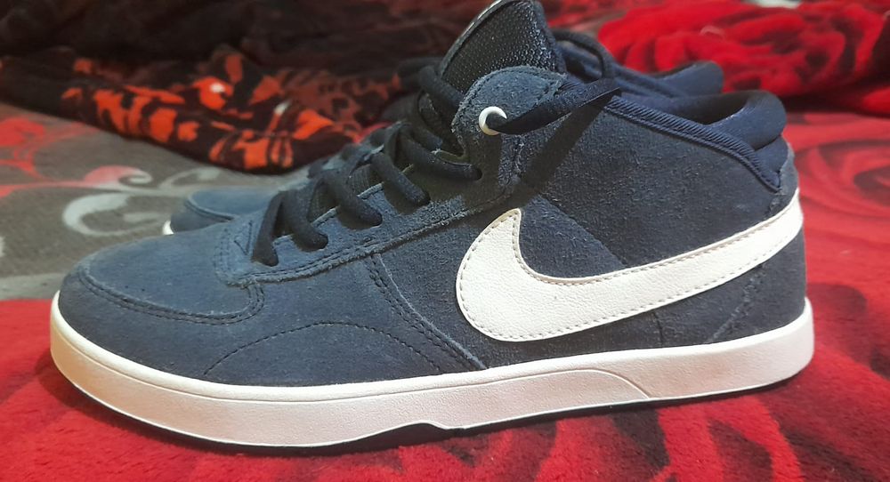 Vând urgent adidași Nike mărimea  38,5