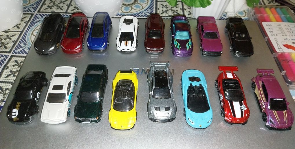 Colecție de mașinuțe HOT WHEELS (57 de mașini)