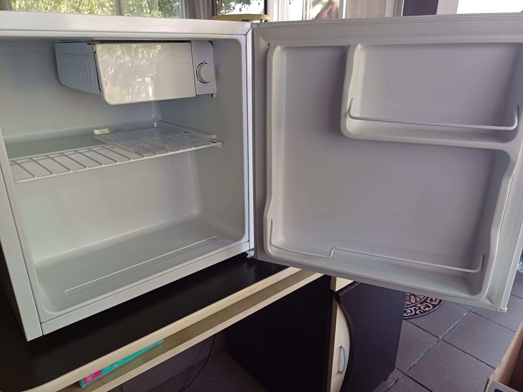 Frigider tip bar