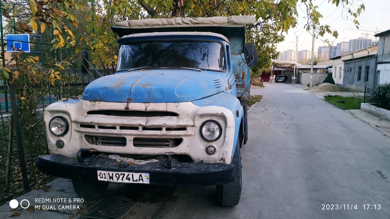 Zil 130 samosval