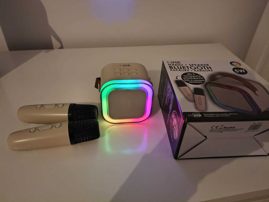 Set Boxa Karaoke  Lumina RGB, 2 microfoane fara Fir,USB,SD card,nou