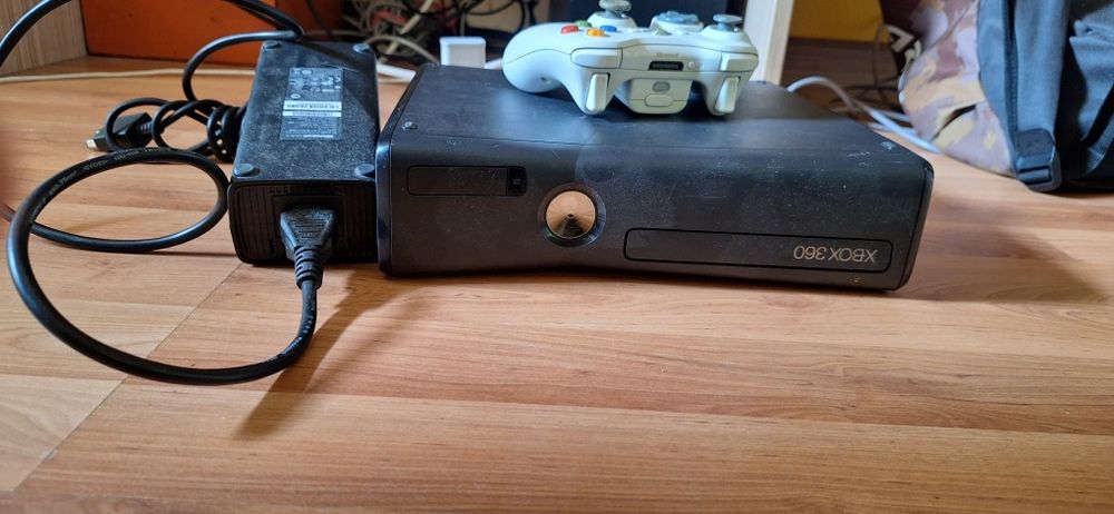 Xbox 360 slim с джойстик