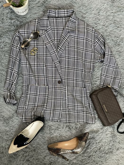 Девочки , налетайте ! Пиджаки , жакеты , жилетка . Бренд , дешево! С-м