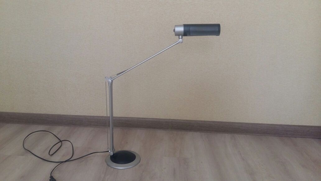 Стильный новый светильник украсит ваш кабинет или рабочее место