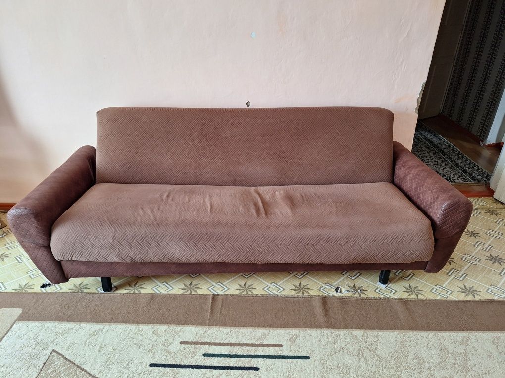 Продам диван с креслом