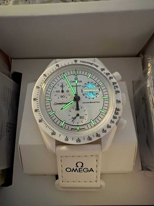 Swatch x Omega MoonSwatch "Snoopy"