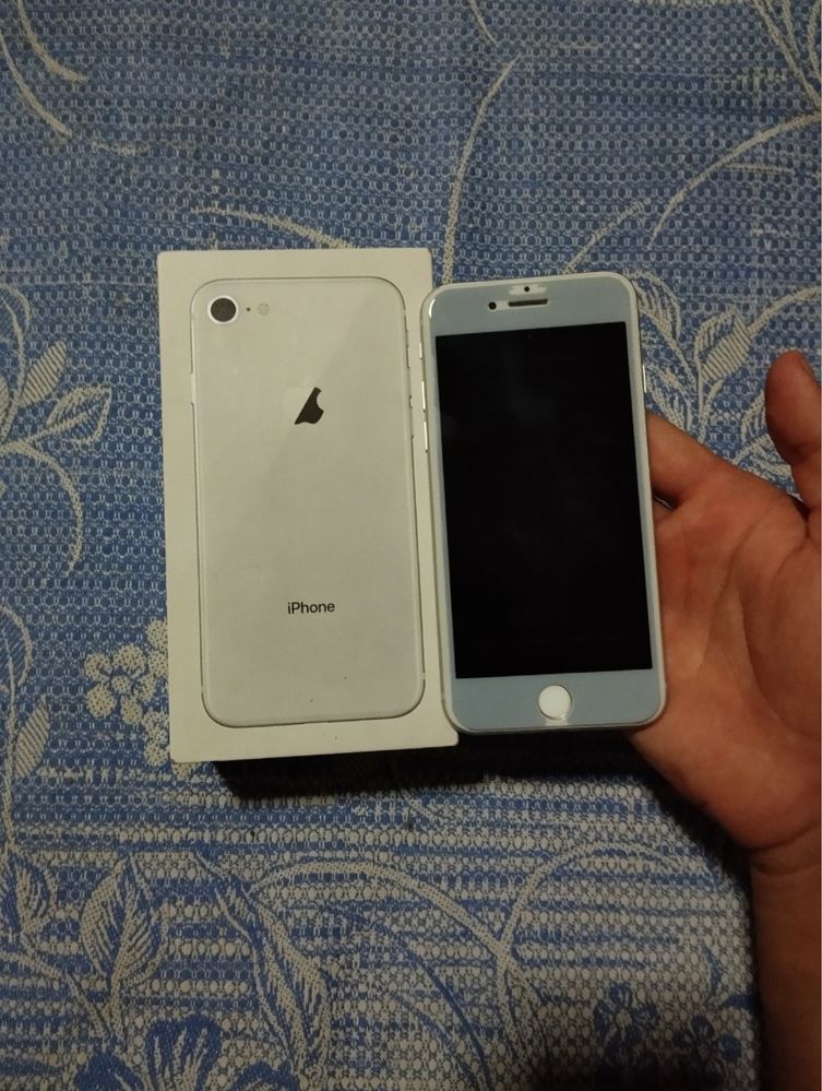 Iphone 8  holati tiniq 64 talik 89 yomqis radnoy