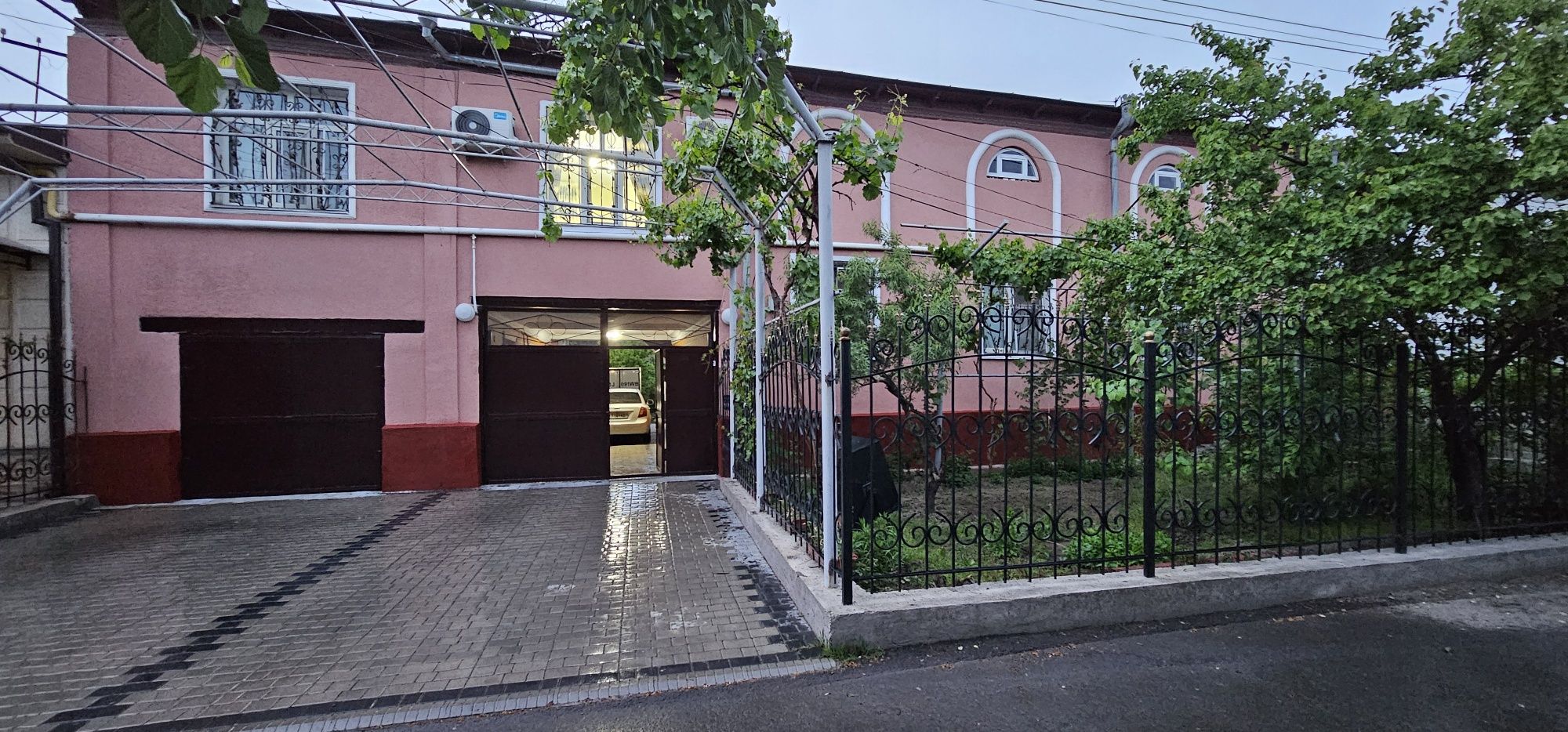 Продается 3х этажный дом с уникальным проектом. 6 соток Бектемирский р