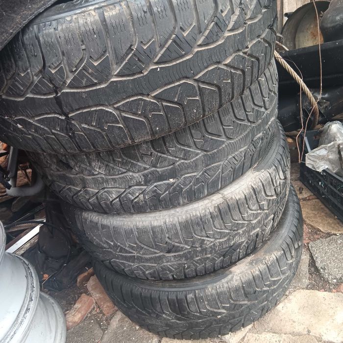 Продавам 4 броя гуми в добро състояние 205/55