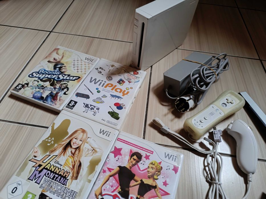 Wii full cu accesorii jocuri originale Wii Play Boogie Hannah Montana
