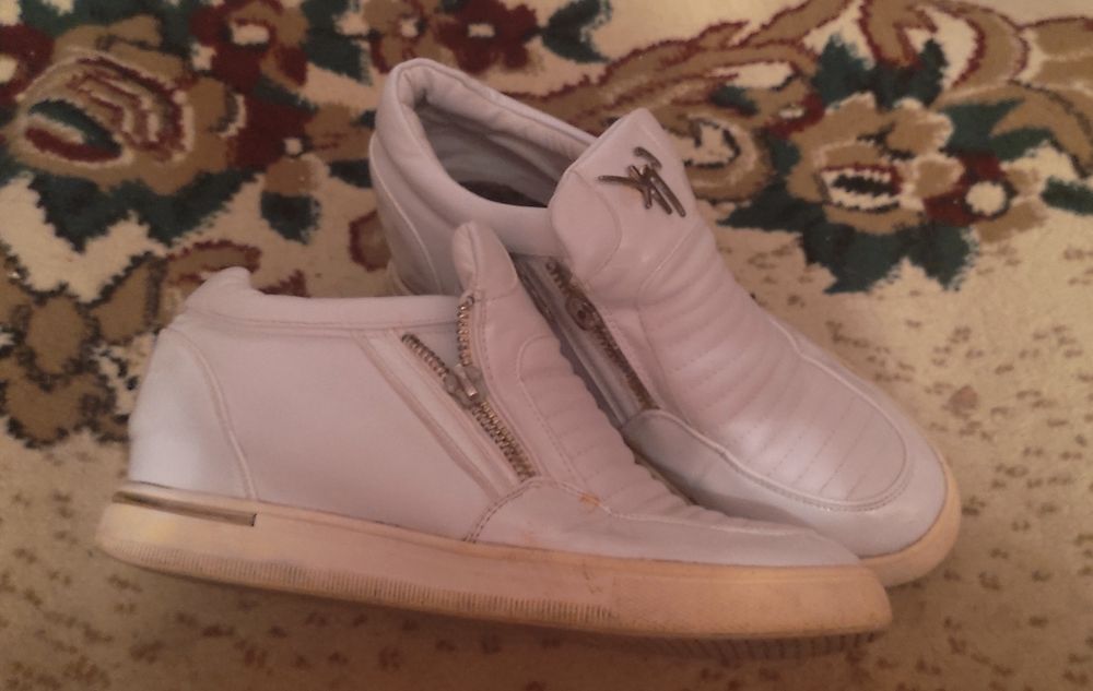 Спортивная обувь для женщин