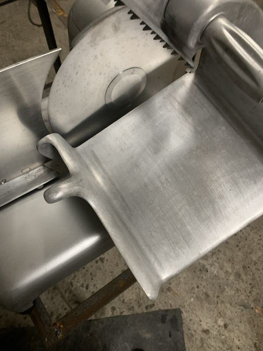 Vand feliator profesional pentru carne