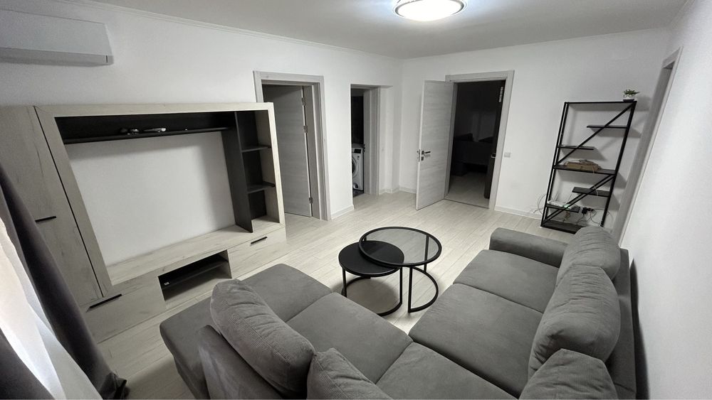 Apartament 4 camere cu 2 intrari renovat complet in zona linistita